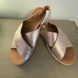 UGG Metallic Pink Sling Back Sandals 8.5